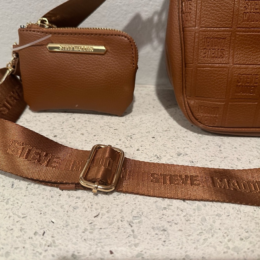 Steve Madden - Picture 3 of 10